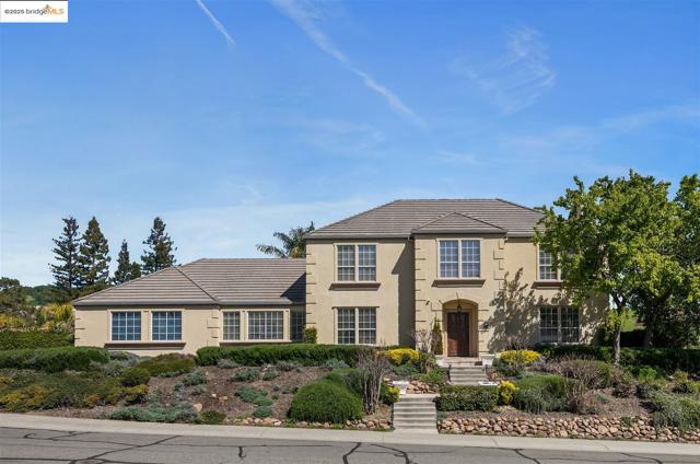 3266 Congressional Cir, Fairfield CA: https://media.crmls.org/mediaz/f92331ac-1c4e-4811-9652-146c05173286.jpg