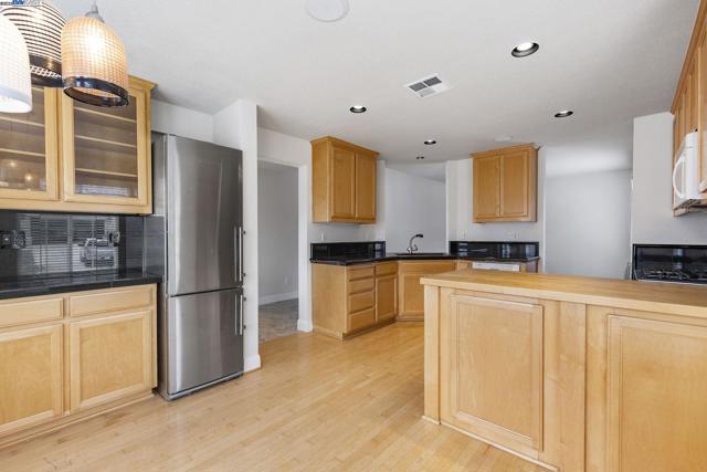 143 Shelterwood Ln, Danville CA: https://media.crmls.org/mediaz/f9234995-ca5c-4bc2-bf2d-34292a9d517d.jpg