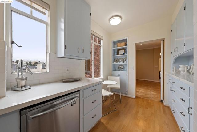 492 Staten Ave, Oakland, California 94610, 2 Bedrooms Bedrooms, ,2 BathroomsBathrooms,Condominium,For Sale,Staten Ave,41065554