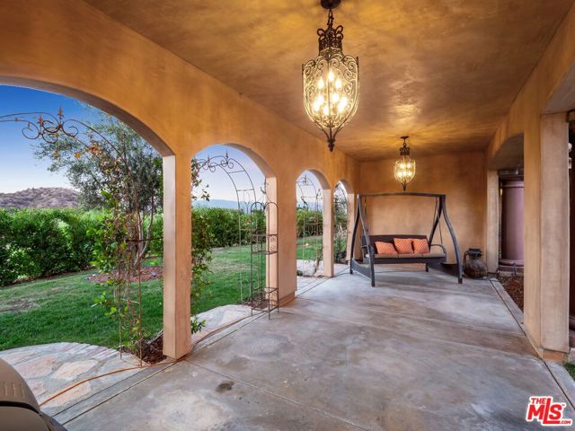 27023 Rolling Hills Avenue, Canyon Country CA: https://media.crmls.org/mediaz/f923d406-922e-4056-a798-c925e8418290.jpg