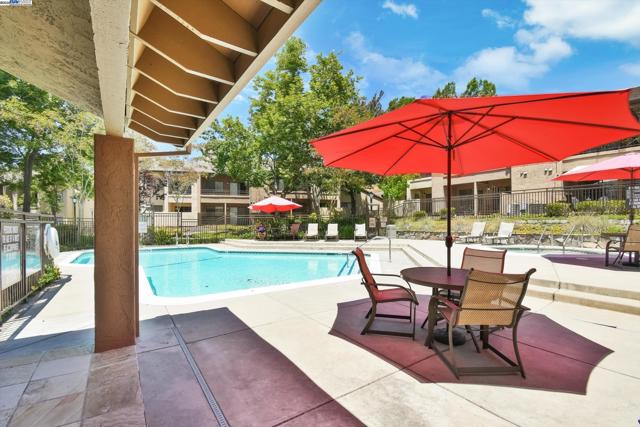 246 Canyon Woods Way, San Ramon CA: https://media.crmls.org/mediaz/f924111f-d1c5-435d-bb24-bf7acd32580e.jpg