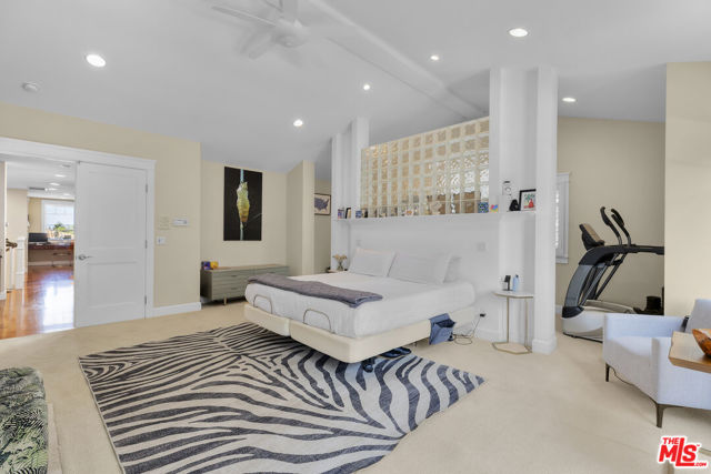 1712 CURTIS Avenue, Manhattan Beach CA: https://media.crmls.org/mediaz/f92485d7-6fa5-4b8c-9328-bb63e83c89ea.jpg