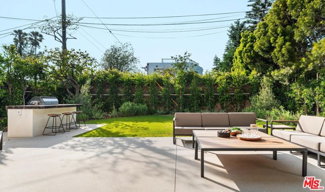 1213 Pine Street, Santa Monica CA: https://media.crmls.org/mediaz/f924e605-f543-46e7-88f8-cee28cdc0ed0.jpg