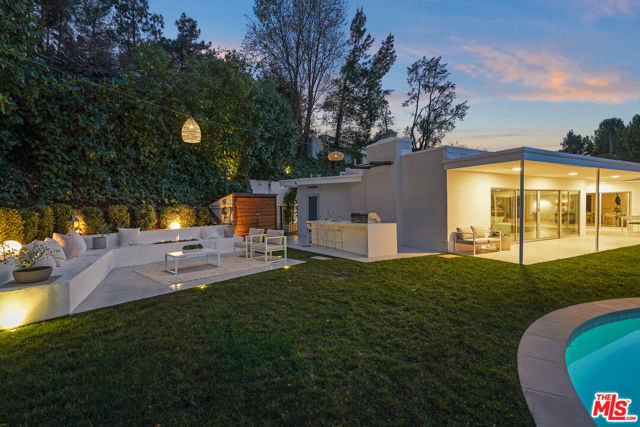 17116 Adlon Road, Encino CA: https://media.crmls.org/mediaz/f9251061-369b-4039-bb3d-fdab985e9022.jpg