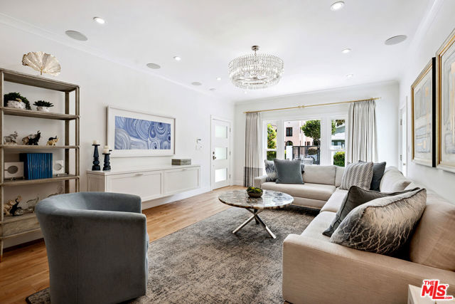 1033 N La Jolla Avenue, West Hollywood CA: https://media.crmls.org/mediaz/f9253704-aba8-4162-94aa-21337a8c5018.jpg