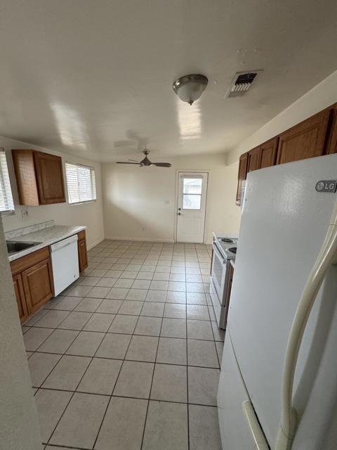 5958 El Reposo Street, Joshua Tree CA: https://media.crmls.org/mediaz/f9269170-11cc-4b6b-8e57-2bed8c423731.jpg