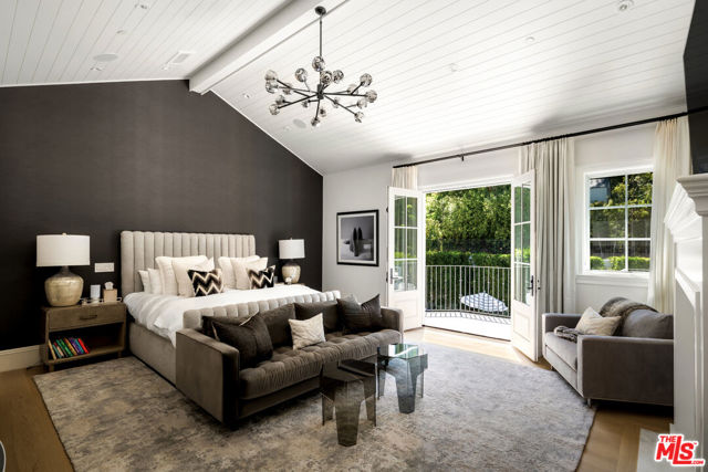 1943 Mandeville Canyon Road, Los Angeles CA: https://media.crmls.org/mediaz/f9274bd4-e8d4-4a81-bb06-0d8f8b2fbfd4.jpg
