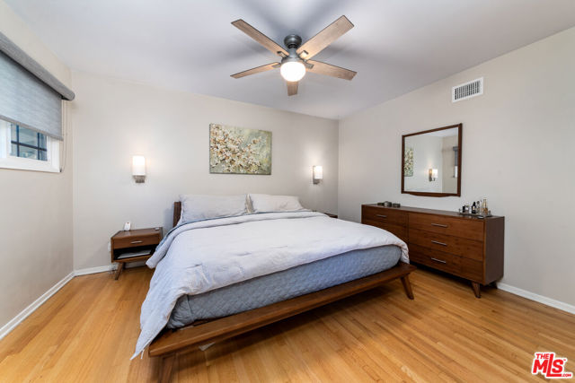 22021 De La Osa Street, Woodland Hills CA: https://media.crmls.org/mediaz/f927c036-a609-47db-927c-4cd996a7b786.jpg