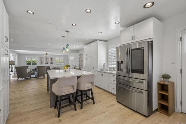Detail Gallery Image 8 of 38 For 3925 Linmar Ln, Carlsbad,  CA 92008 - 3 Beds | 2 Baths