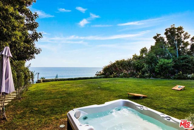 27120 Sea Vista Drive, Malibu CA: https://media.crmls.org/mediaz/f9298522-bda0-4530-b647-ff4a9996635b.jpg