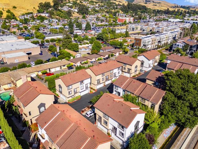 25118 Angelina Lane, Hayward CA: https://media.crmls.org/mediaz/f92997b5-90e1-417f-9e5d-41c27c866e3e.jpg