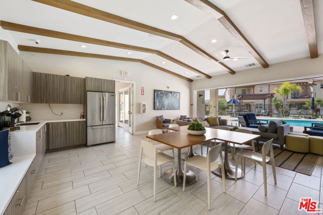 4394 Paxton Place, Calabasas CA: https://media.crmls.org/mediaz/f929b0fc-0d70-4de8-8051-49b4e44181c9.jpg