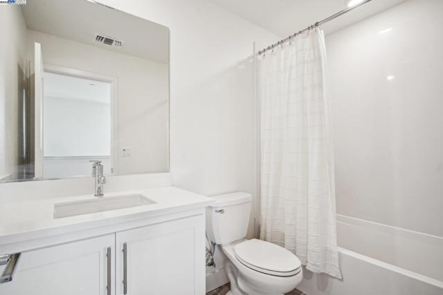 Image 32 of 60 For 37450 Watersail Way