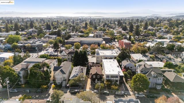 1532 Walnut St, Berkeley CA: https://media.crmls.org/mediaz/f92b21a6-8c4a-49c5-b841-ee28aa088dc6.jpg