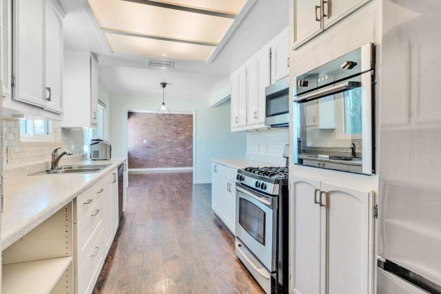 7592 Hanford Avenue, Yucca Valley CA: https://media.crmls.org/mediaz/f92b5fa3-1abf-4ea5-9d41-806148275670.jpg