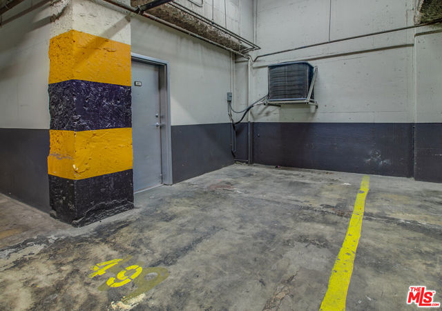 215 W 7th Street, Los Angeles CA: https://media.crmls.org/mediaz/f92b9373-71a7-4a81-a437-5e6e935e2003.jpg