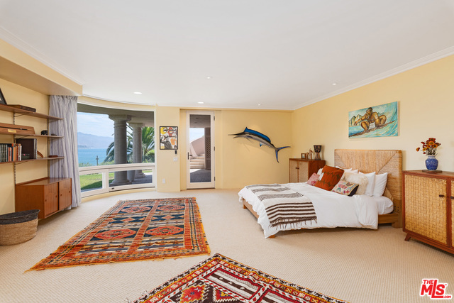 28808 Cliffside Drive, Malibu CA: https://media.crmls.org/mediaz/f92b9731-9c4f-4f31-a3ee-78eedb37bf3f.jpg