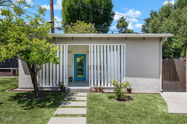 1807 New York Drive, Altadena CA: https://media.crmls.org/mediaz/f92b9b32-87d3-4844-bdd2-cf047d8fd7df.jpg