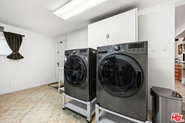 5905 S Chariton Avenue, Los Angeles CA: https://media.crmls.org/mediaz/f92bac84-3bff-4857-aab8-39d0f3534efb.jpg
