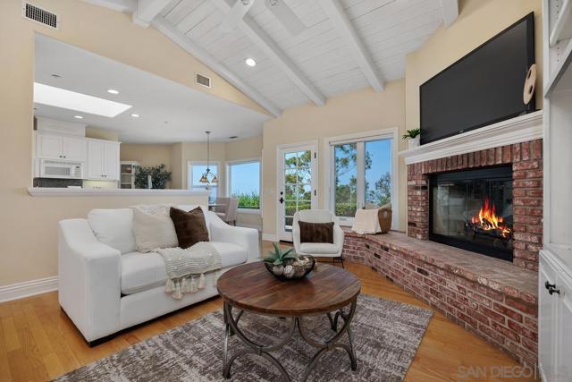 1324 Vista Colina Dr, San Marcos CA: https://media.crmls.org/mediaz/f92c153b-cbd3-45f1-980a-ba716defaf22.jpg