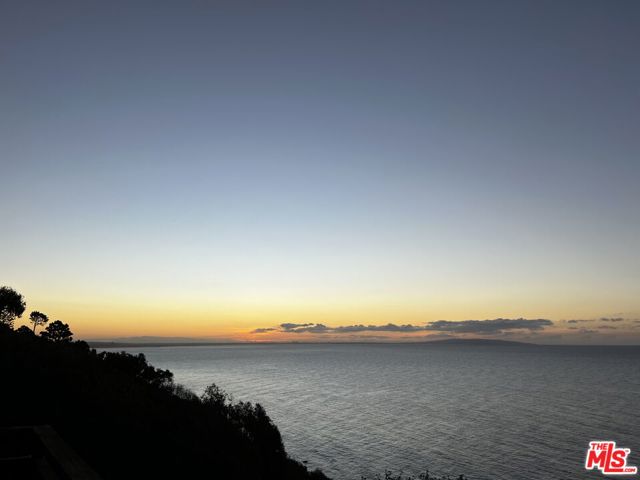 20706 Rockpoint Way, Malibu CA: https://media.crmls.org/mediaz/f92c5973-9361-4c47-987e-8db5f4c84d62.jpg