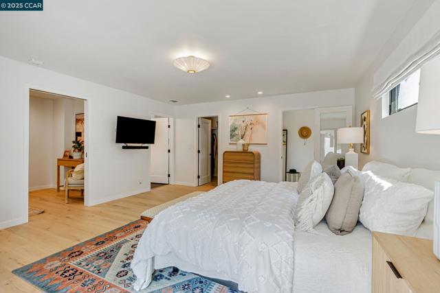 503 Vine Hill Way, Martinez CA: https://media.crmls.org/mediaz/f92ca24b-d2e4-4ef2-80b1-c94c58b007ad.jpg
