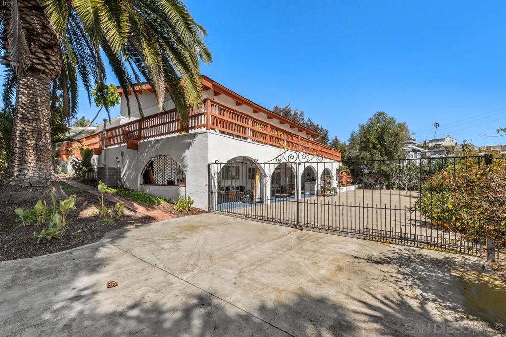 3240 Lowell St, San Diego, CA 92106