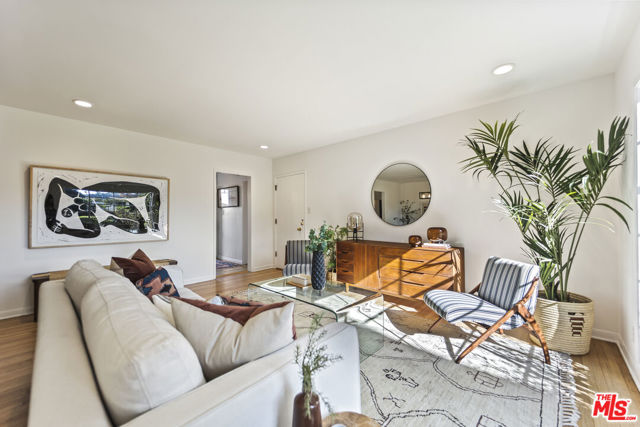 939 North Glendale Avenue, 3 photo 5