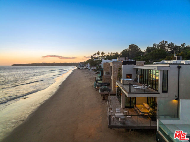 27218 Pacific Coast Highway, Malibu CA: https://media.crmls.org/mediaz/f92dc96e-4c8f-4bca-b817-43ec6bc0a595.jpg
