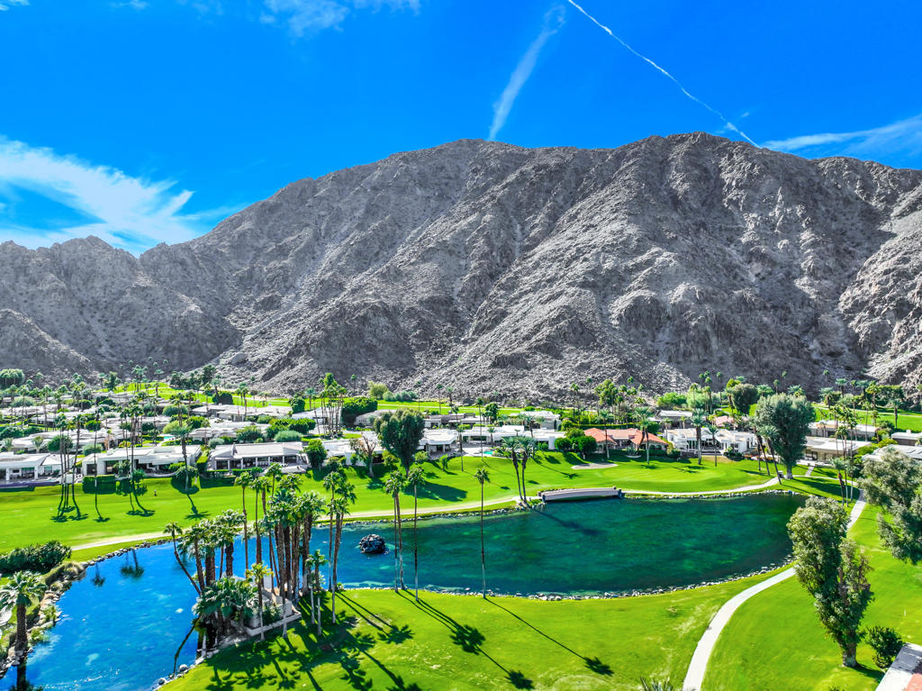 https://media.crmls.org/mediaz/f92e5e70-cf1c-497a-9b23-b2306903f4d1.jpg?preset=X-Large