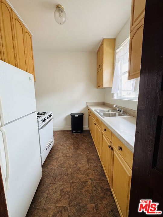 224 N Louise Street, Glendale CA: https://media.crmls.org/mediaz/f92ea931-8246-456d-ae97-dbbf9c8ee3c7.jpg