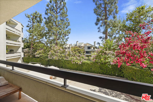 2102 Century Park Lane, Los Angeles CA: https://media.crmls.org/mediaz/f92fbef2-2476-419f-bf4e-4241a59cf4e1.jpg