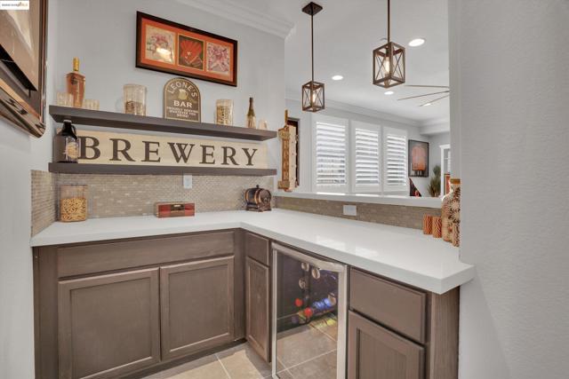 542 Harbor Cove Cir, Discovery Bay CA: https://media.crmls.org/mediaz/f92fc35d-7d0d-42e9-a99a-a7d19bc0001c.jpg