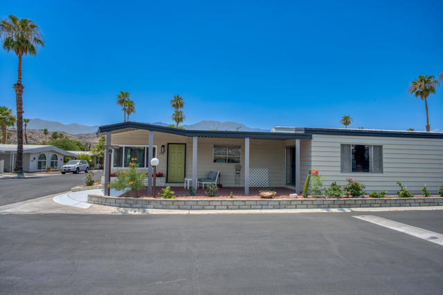 257 Laredo Drive, Palm Springs CA: https://media.crmls.org/mediaz/f930ac26-d3eb-416a-8e06-e0fb80843674.jpg