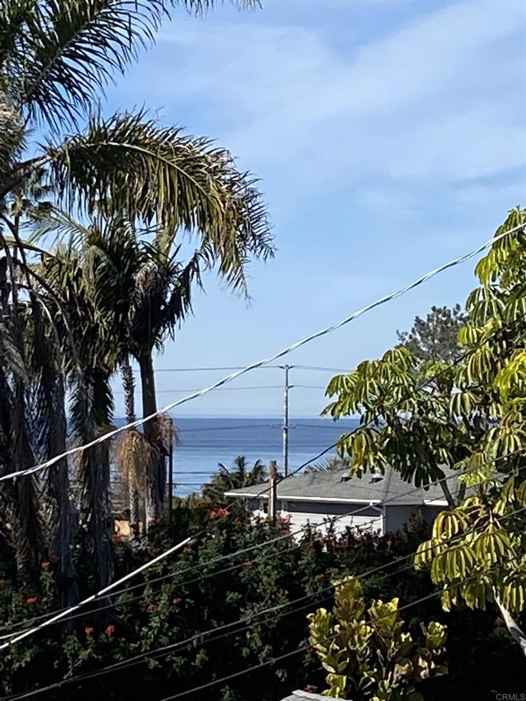 https://media.crmls.org/mediaz/f930cbc8-ade6-49c5-8c66-a9016d27298a.jpg?preset=X-Large