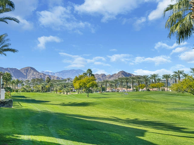 80276 Via Tesoro, La Quinta CA: https://media.crmls.org/mediaz/f930f554-8dbe-4cc4-80f2-572ed0250cd2.jpg