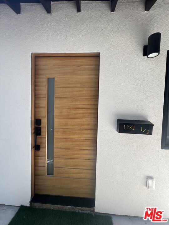 1282 1/2 S Highland Avenue, Los Angeles CA: https://media.crmls.org/mediaz/f932035f-e977-49a4-a7e0-c0d1b7e6f668.jpg