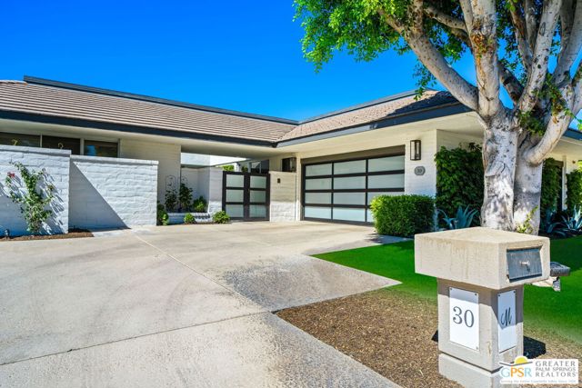 30 Mayfair Drive, Rancho Mirage CA: https://media.crmls.org/mediaz/f9320db1-7552-4712-8dcc-bcfdcccfb40c.jpg