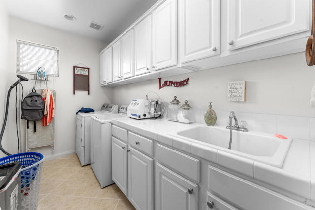 80580 Apple Court, Indio CA: https://media.crmls.org/mediaz/f9332be8-02bc-4f5c-8c90-d605c796404c.jpg
