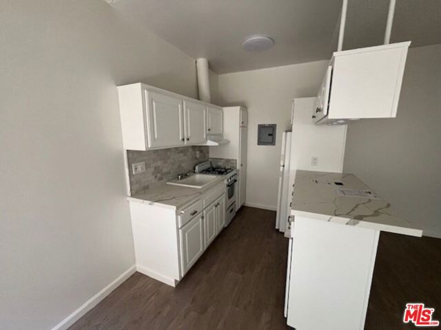8615 Balboa Boulevard, Northridge CA: https://media.crmls.org/mediaz/f933317f-f855-4fc0-bc0c-aa1c8bafb639.jpg