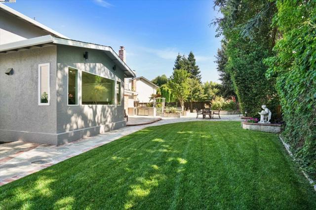 2369 Woodthrush Way, Pleasanton CA: https://media.crmls.org/mediaz/f9335195-559c-4766-bd7a-8bf9ceba9fe5.jpg