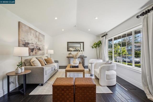 12994 Hawkins Dr, San Ramon CA: https://media.crmls.org/mediaz/f9335f37-66c8-4059-a4fe-3f06263954cc.jpg