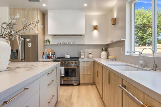 Image 17 of 76 For 79938 Dewsbury Drive