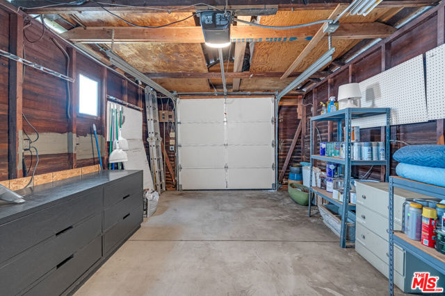 7024 De Longpre Avenue, Los Angeles CA: https://media.crmls.org/mediaz/f9338de5-c558-47f5-b38c-2ea9aee50c24.jpg