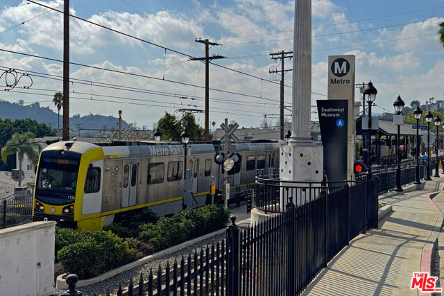 4781 Marmion Way, Los Angeles CA: https://media.crmls.org/mediaz/f9340ce8-442a-4e2c-b580-cf3a0d24da48.jpg