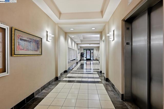 988 Franklin St, Oakland CA: https://media.crmls.org/mediaz/f9346c2d-73f1-4d9b-9320-6486e6ca2ccc.jpg