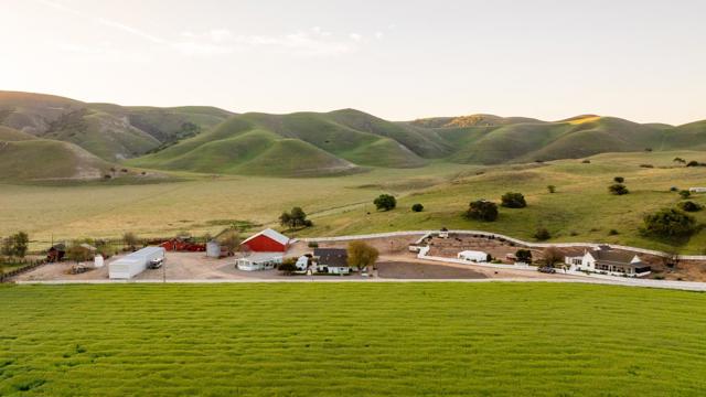 54800 Lonoak Road, King City CA: https://media.crmls.org/mediaz/f9349587-ba4b-4d02-a388-e968537da219.jpg
