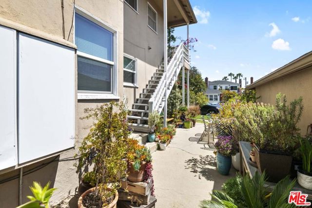 1231 Devon Avenue, Los Angeles CA: https://media.crmls.org/mediaz/f93497a6-75dc-456e-8b85-a1c7ad9cd63d.jpg