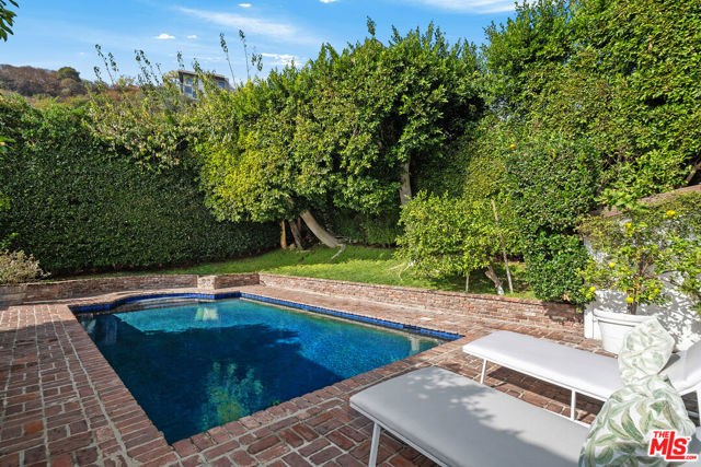 1455 Belfast Drive, Los Angeles CA: https://media.crmls.org/mediaz/f934d1fb-21a6-45e4-acee-53f9607d0ac9.jpg