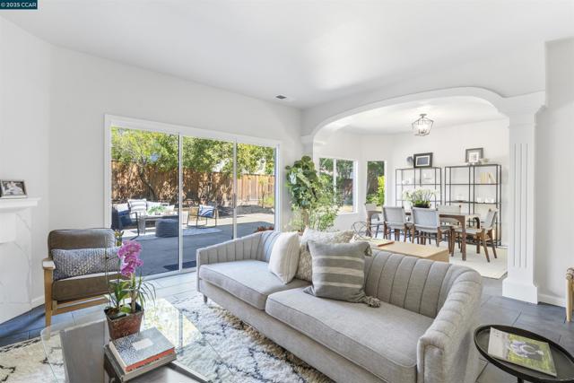 5 Stuart Place, Danville CA: https://media.crmls.org/mediaz/f934d484-43e6-425e-9098-a497824d5839.jpg